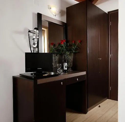 Nirikos Hotel 2*