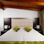 Nirikos Hotel 2*