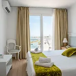 Hotel Nirikos 2*